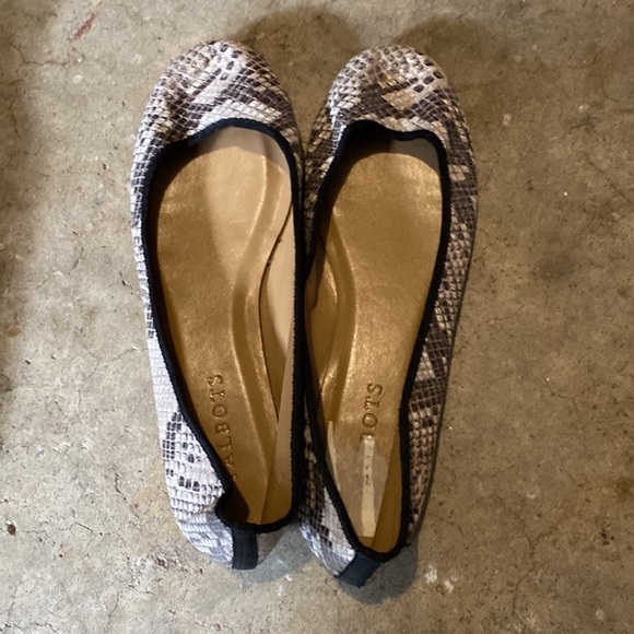 Talbots black lace or snake skin flats & removable flower clips 6.5 - 2 pairs - Picture 8 of 9